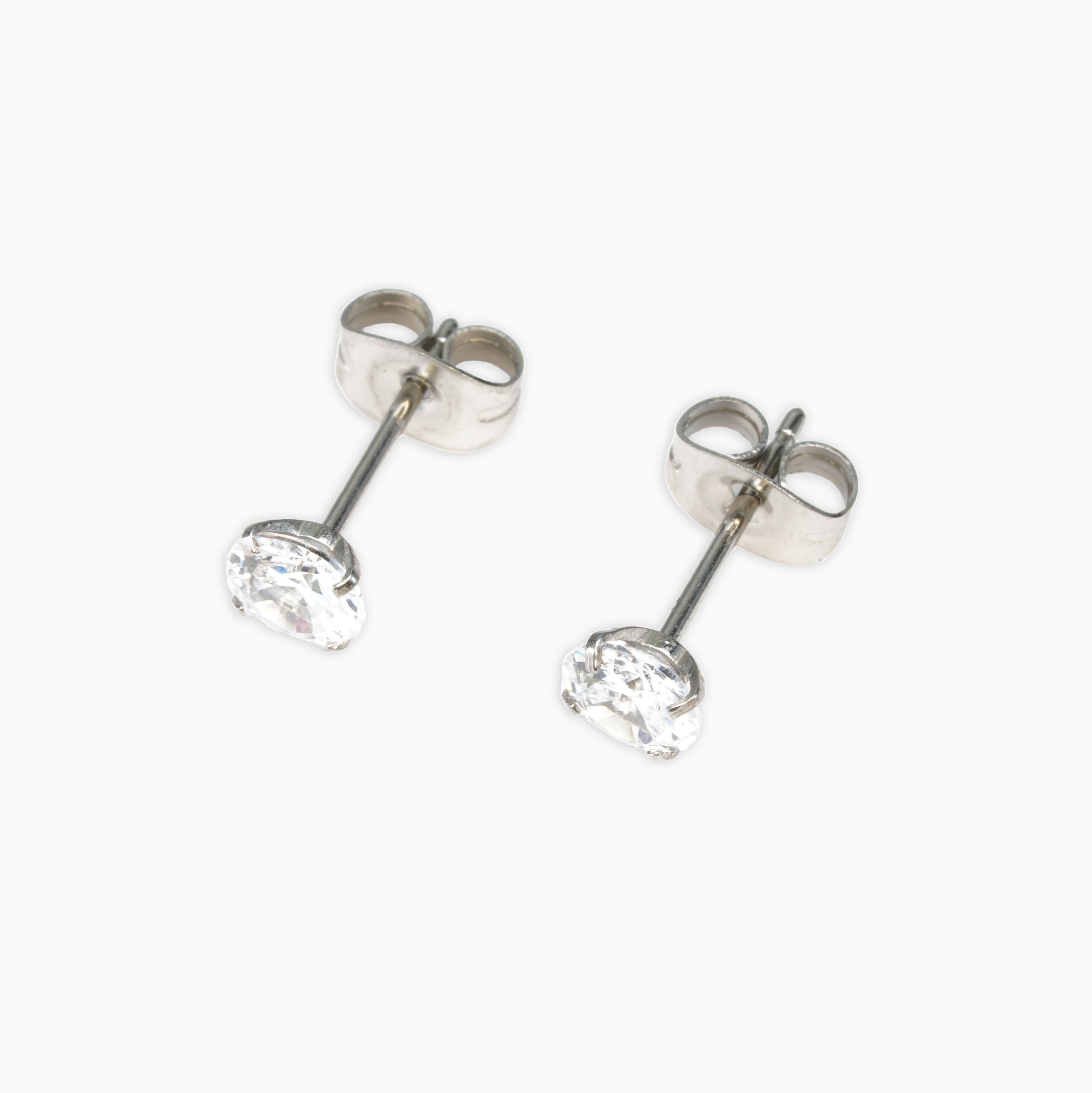 Cubic Round Cut Stud Earrings (Silver)